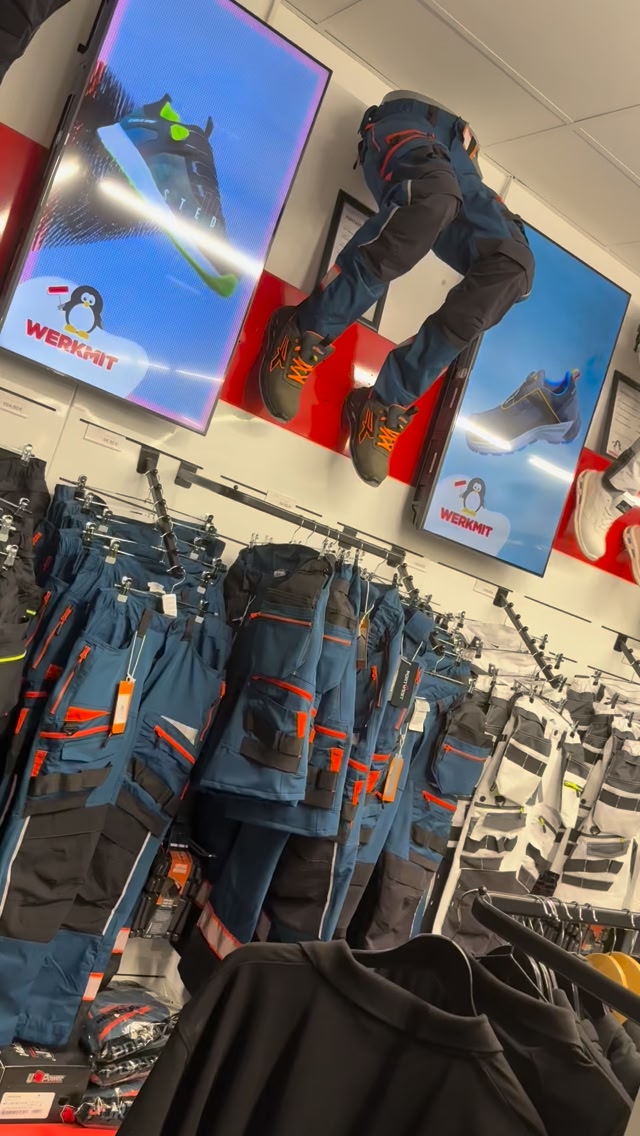 Workwear-Auswahl im WERKMIT Flagshipstore Workwear und Sicherheitsschuhe im WERKMIT Flagshipstore Wien 15