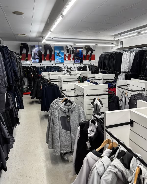 WERKMIT Workwear Flagshipstore Wien Innenansicht des WERKMIT Workwear Flagshipstores in Wien 15